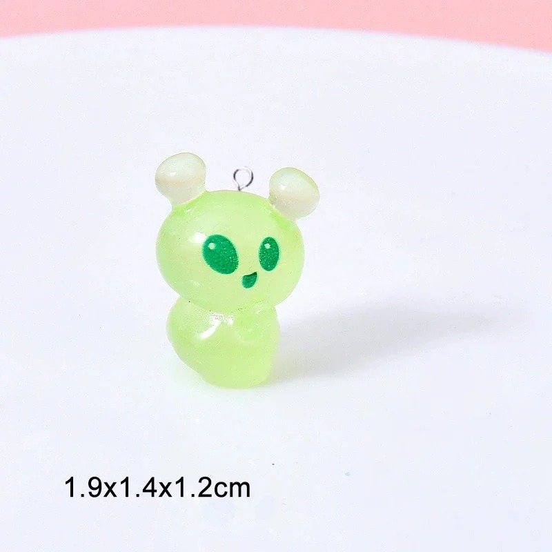 10 個発光ミニグリーンエイリアン樹脂チャームかわいいフラッ - Art Craft Items のレビューと価格