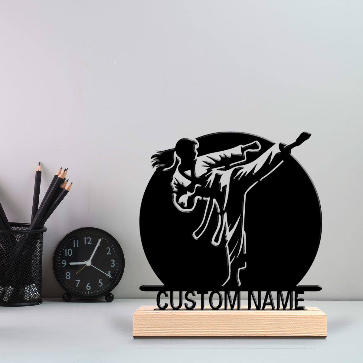 1個入り 抽象的な空手のパーソナライズされた文字の金属製像  - Art Y Craft のレビューと価格